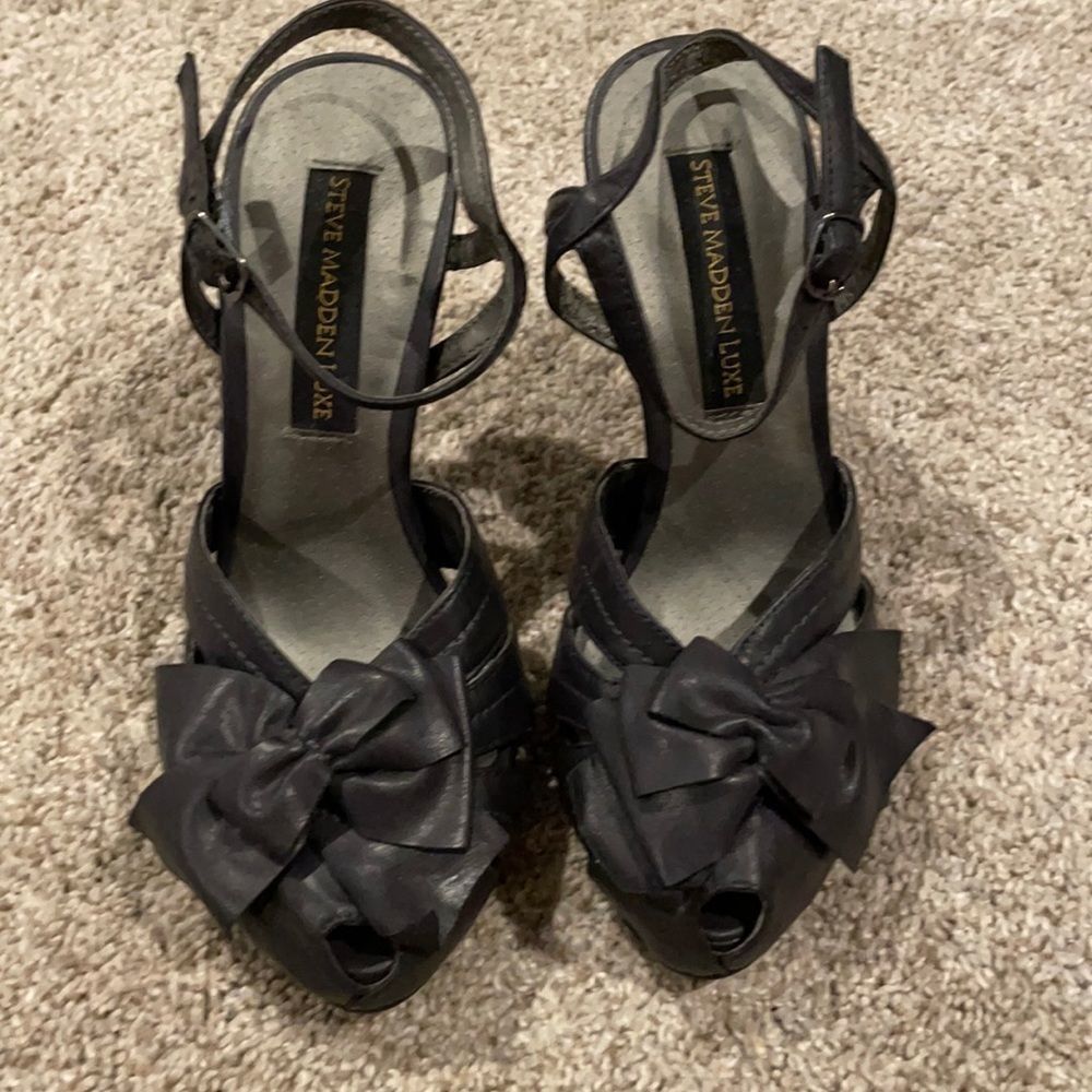 L-Clara Steve Madden Luxe Heeled Pumps.